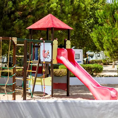 مكان تخييم Parque De Campismo Orbitur Valverde Luz